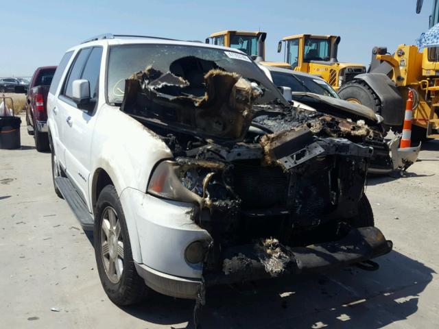5LMFU27R74LJ09115 - 2004 LINCOLN NAVIGATOR WHITE photo 1
