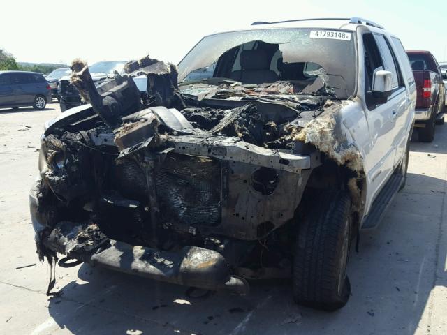 5LMFU27R74LJ09115 - 2004 LINCOLN NAVIGATOR WHITE photo 2