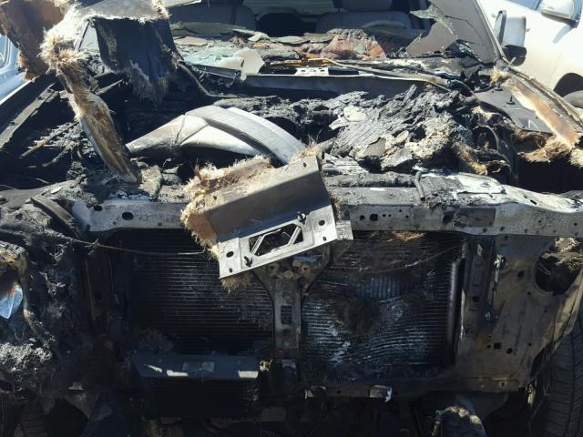 5LMFU27R74LJ09115 - 2004 LINCOLN NAVIGATOR WHITE photo 7