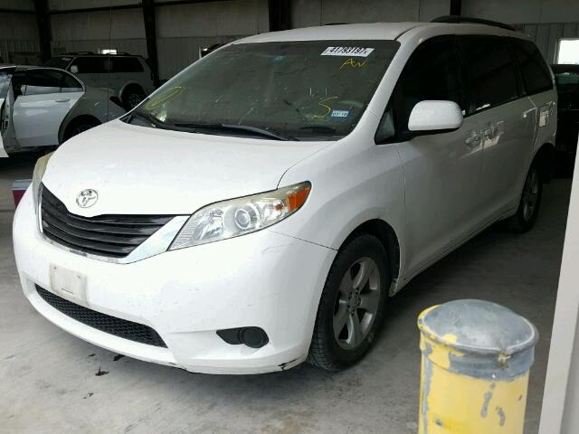 5TDKK3DCXCS221874 - 2012 TOYOTA SIENNA LE WHITE photo 2