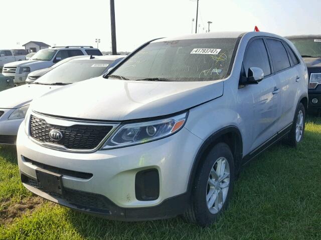 5XYKT3A6XFG590618 - 2015 KIA SORENTO LX GRAY photo 2