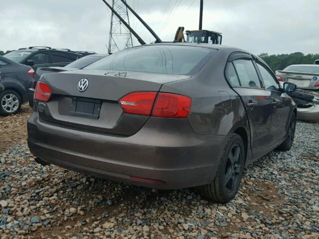 3VW2K7AJ4BM358198 - 2011 VOLKSWAGEN JETTA BASE Շագանակագույն լուսանկար 4