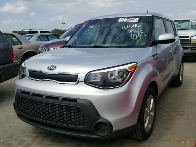 KNDJN2A24F7795457 - 2015 KIA SOUL SILVER photo 2