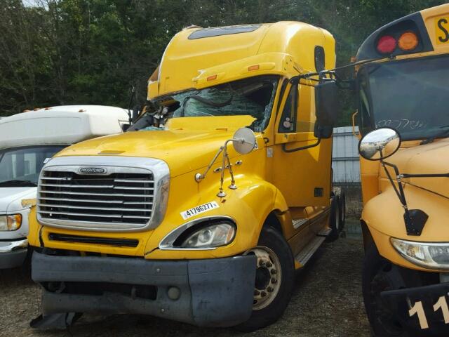 1FUJA6CKX5LU26679 - 2005 FREIGHTLINER CONVENTION YELLOW photo 2