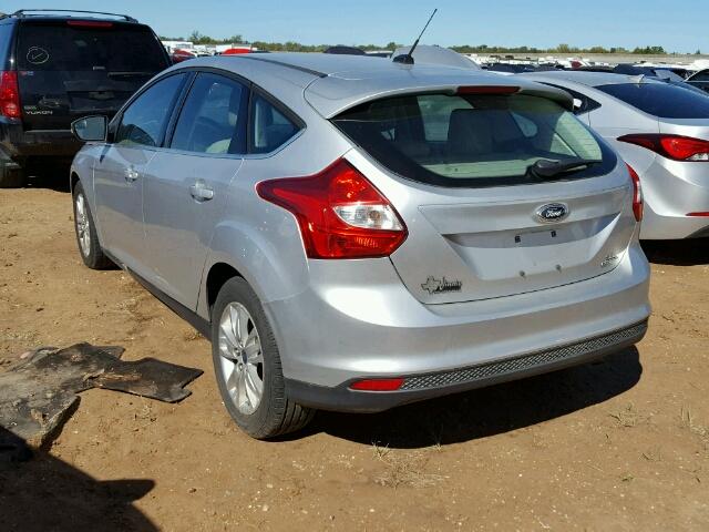 1FAHP3M21CL382592 - 2012 FORD FOCUS SILVER photo 3