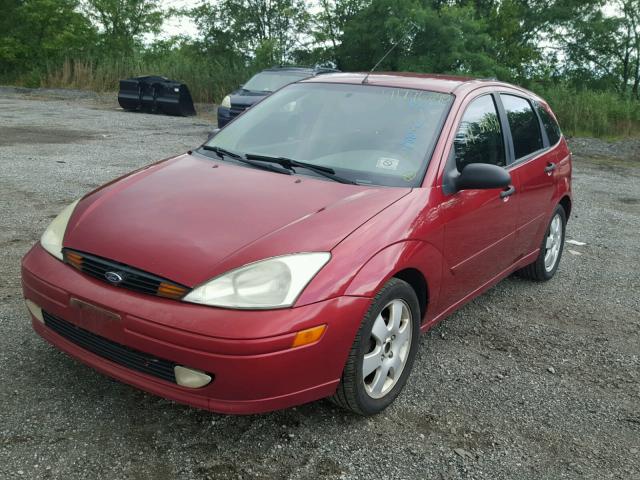 3FAFP37342R235016 - 2002 FORD FOCUS ZX5 RED photo 2