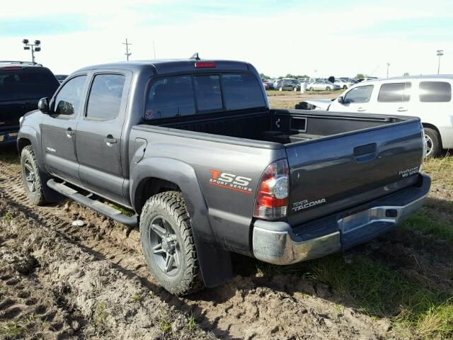 5TFJU4GNXCX028546 - 2012 TOYOTA TACOMA DOU GRAY photo 3