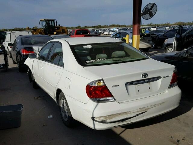 4T1BE32K35U627345 - 2005 TOYOTA CAMRY LE WHITE photo 3