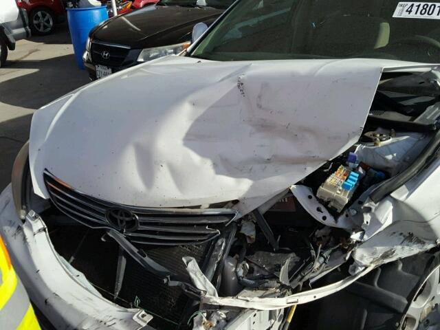 4T1BE32K35U627345 - 2005 TOYOTA CAMRY LE WHITE photo 7