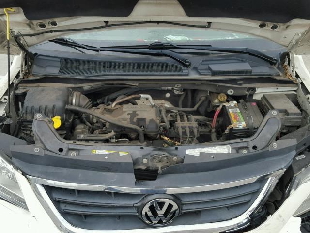 2V8HW44159R599562 - 2009 VOLKSWAGEN ROUTAN S WHITE photo 7