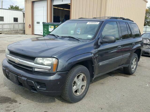 1GNDT13S942233209 - 2004 CHEVROLET TRAILBLAZE SILVER photo 2