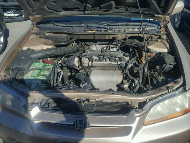 1HGCG6691YA112041 - 2000 HONDA ACCORD SE GOLD photo 7