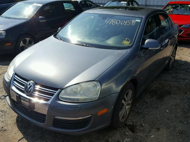 3VWSG71K45M608781 - 2005 VOLKSWAGEN NEW JETTA GRAY photo 2