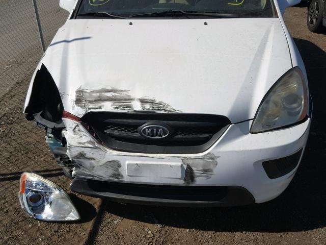 KNAFG526X77038905 - 2007 KIA RONDO LX WHITE photo 9