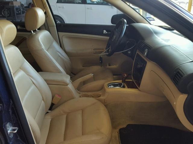 WVWTH63B21E157829 - 2001 VOLKSWAGEN PASSAT GLX BLUE photo 5