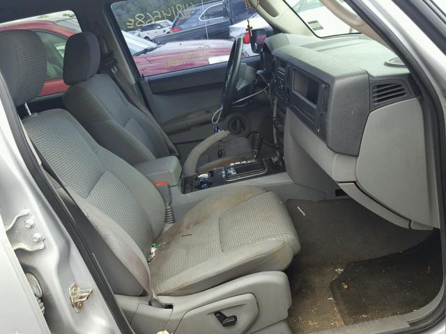 1J8HG48NX6C213706 - 2006 JEEP COMMANDER 银色 照片 5