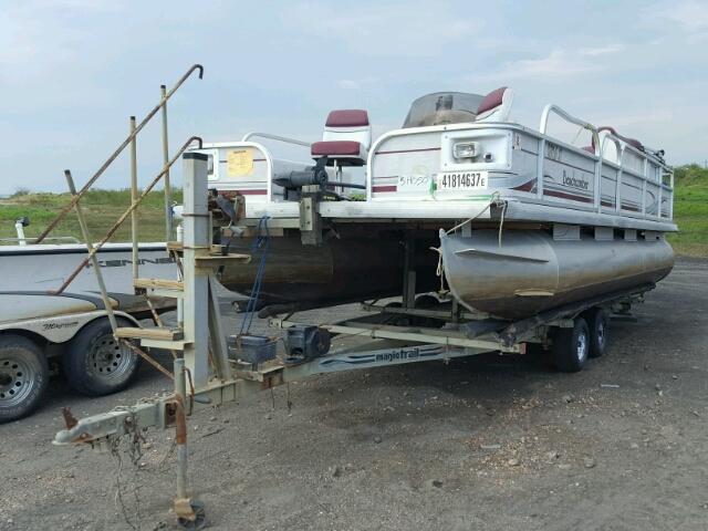 N1C19793E202 - 2002 ANGL BOAT WHITE photo 2