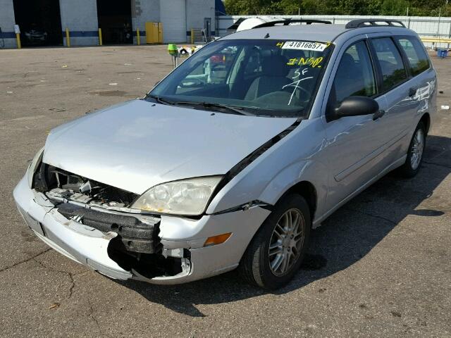 1FAFP36NX6W123746 - 2006 FORD FOCUS SILVER photo 2