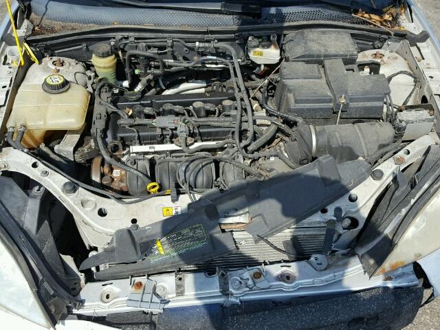 1FAFP36NX6W123746 - 2006 FORD FOCUS SILVER photo 7