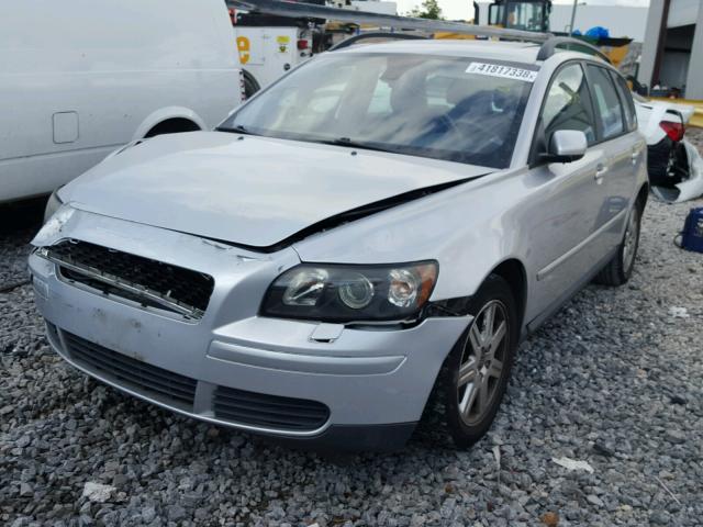 YV1MW382162153291 - 2006 VOLVO V50 2.4I SILVER photo 2