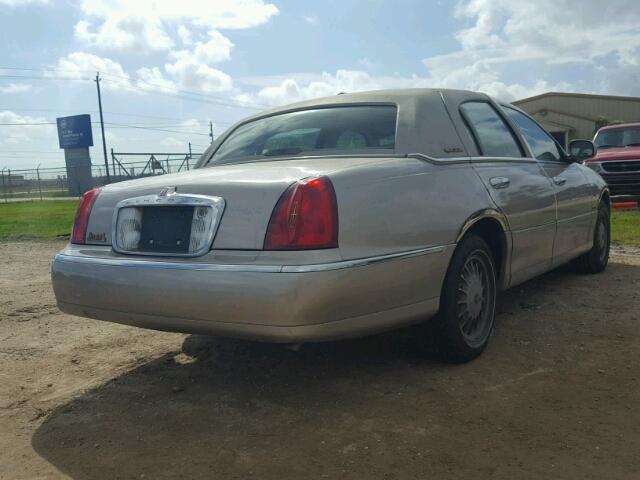 1LNHM82WXXY632051 - 1999 LINCOLN TOWN CAR S TAN photo 4