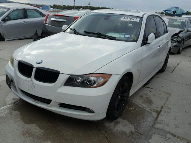 WBAVA33578KX85710 - 2008 BMW 328 WHITE photo 2