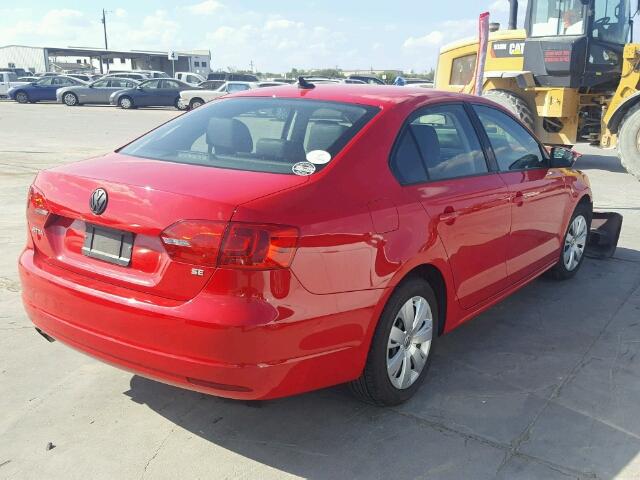 3VWD17AJ9EM401563 - 2014 VOLKSWAGEN JETTA SE RED photo 4