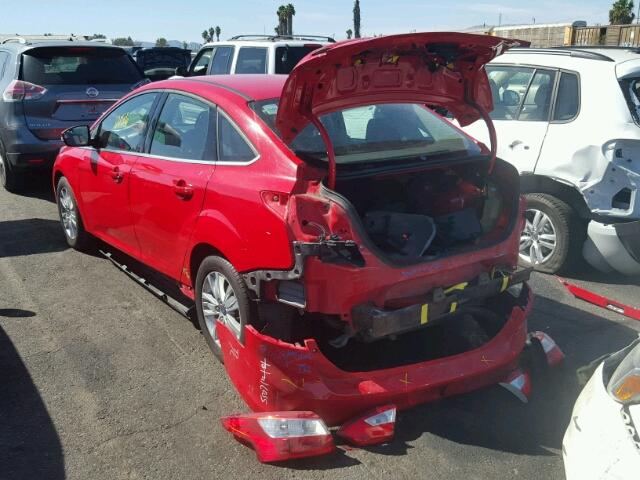 1FAHP3H26CL437113 - 2012 FORD FOCUS RED photo 3