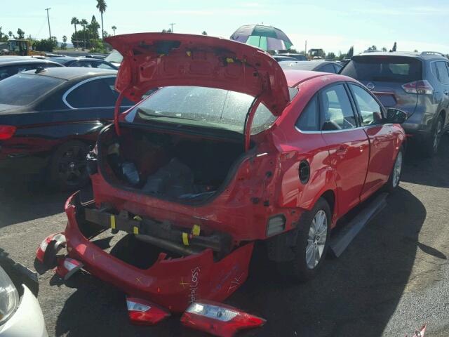 1FAHP3H26CL437113 - 2012 FORD FOCUS RED photo 4