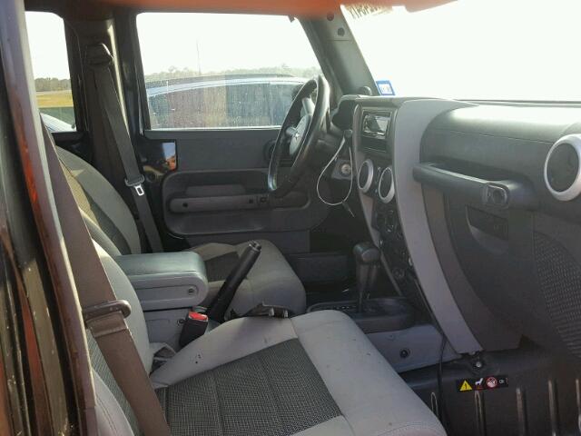 1J4BA5H17AL108061 - 2010 JEEP WRANGLER U BLACK photo 5