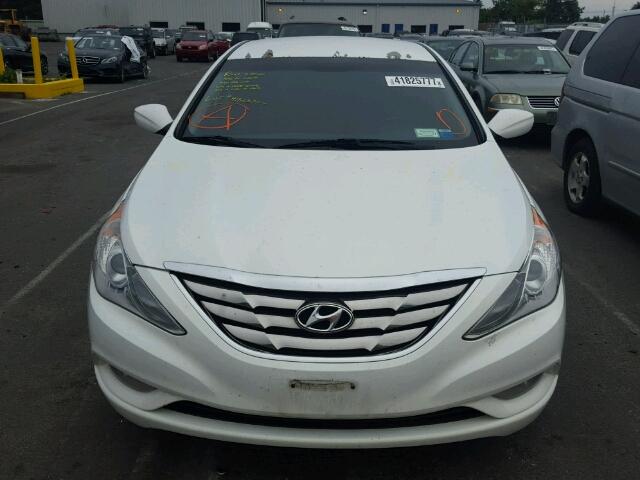 5NPEC4AC6BH196688 - 2011 HYUNDAI SONATA SE WHITE photo 9