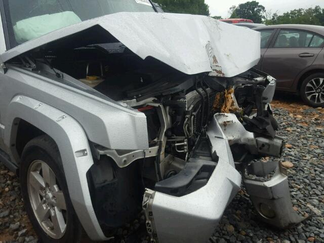 1J8HG58238C124834 - 2008 JEEP COMMANDER SILVER photo 9