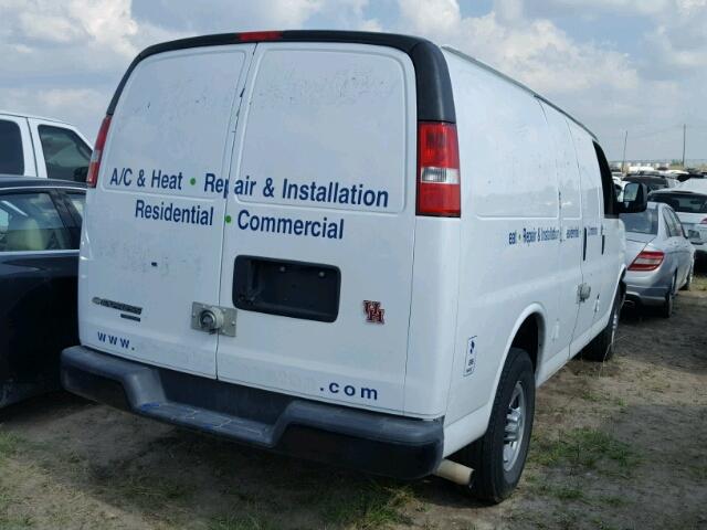 1GCWGFCF0F1246428 - 2015 CHEVROLET EXPRESS G2 WHITE photo 4