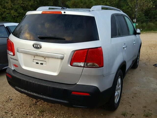 5XYKT4A26DG375852 - 2013 KIA SORENTO SILVER photo 4