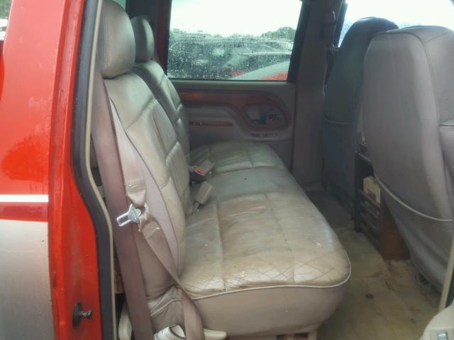 1GTGC33J2WF008425 - 1998 GMC SIERRA C35 RED photo 6