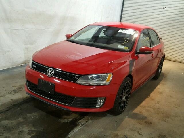 3VW5A7AJ4DM273512 - 2013 VOLKSWAGEN JETTA GLI RED photo 2