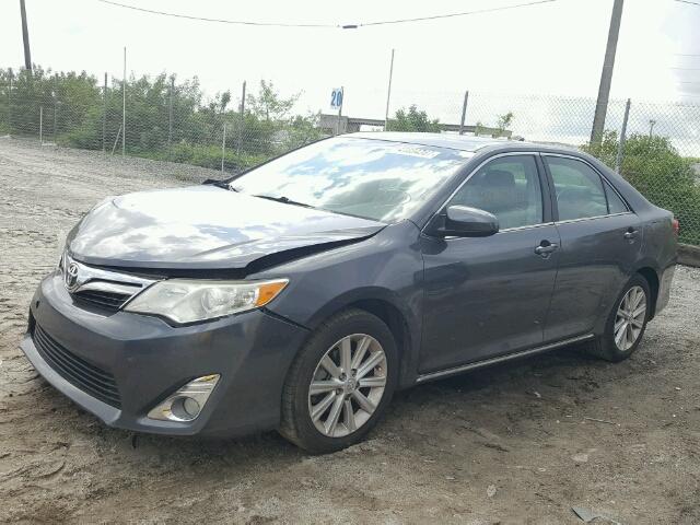 4T1BK1FK4CU519577 - 2012 TOYOTA CAMRY GRAY photo 2