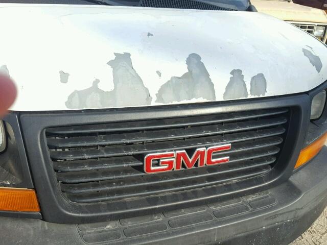 1GDJG31U041911248 - 2004 GMC SAVANA CUT WHITE photo 9