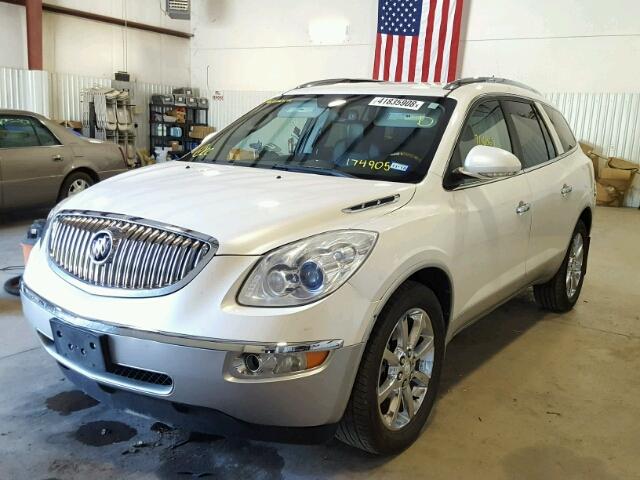 5GAKRBED8BJ174905 - 2011 BUICK ENCLAVE CX WHITE photo 2