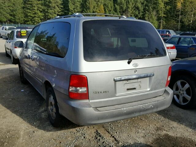 KNDUP131X46511242 - 2004 KIA SEDONA SILVER photo 3