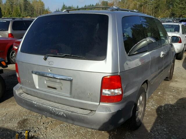 KNDUP131X46511242 - 2004 KIA SEDONA SILVER photo 4