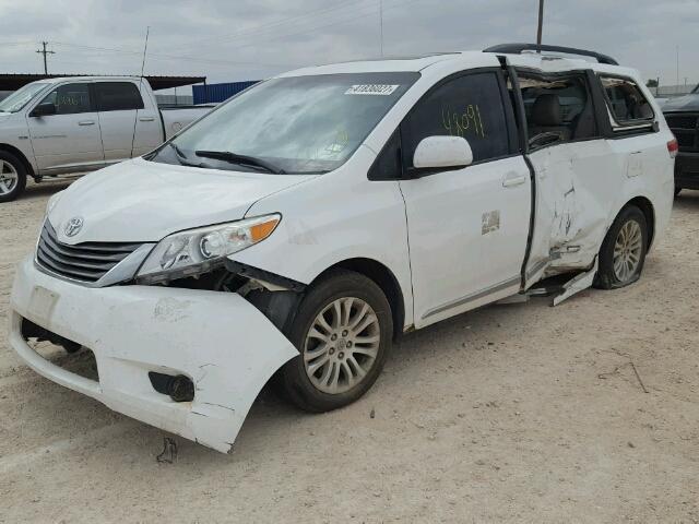 5TDYK3DC0DS405183 - 2013 TOYOTA SIENNA XLE WHITE photo 2