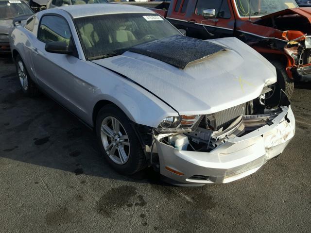 1ZVBP8AM6C5244034 - 2012 FORD MUSTANG SILVER photo 1