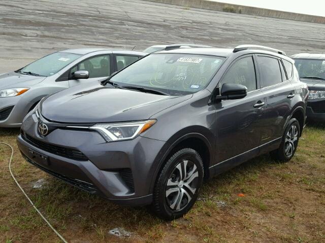 JTMZFREV3HJ703130 - 2017 TOYOTA RAV4 LE GRAY photo 2