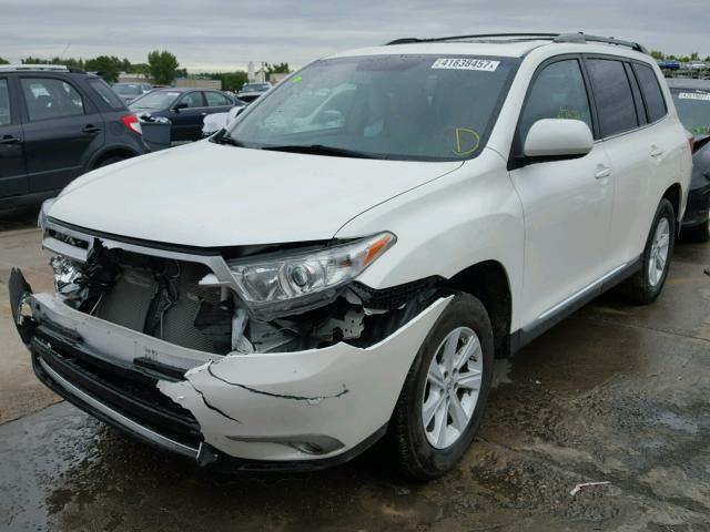 5TDZK3EH4DS140637 - 2013 TOYOTA HIGHLANDER WHITE photo 2