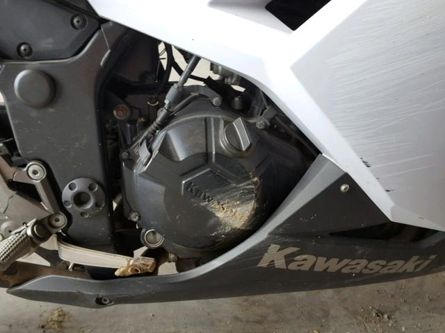 JKAEX8A1XDDA01983 - 2013 KAWASAKI EX300 A WHITE photo 7