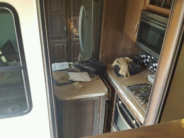 4YDF37324H4703030 - 2017 KEYSTONE MONTANA WHITE photo 6