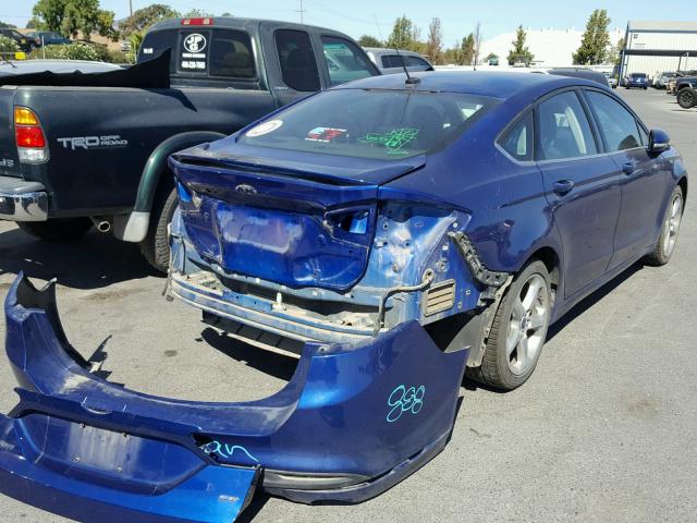 1FA6P0H70E5398057 - 2014 FORD FUSION SE BLUE photo 4