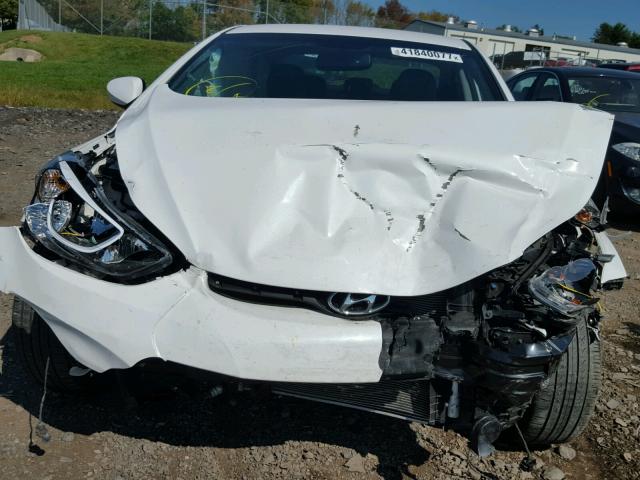 5NPDH4AE3GH665094 - 2016 HYUNDAI ELANTRA SE WHITE photo 9