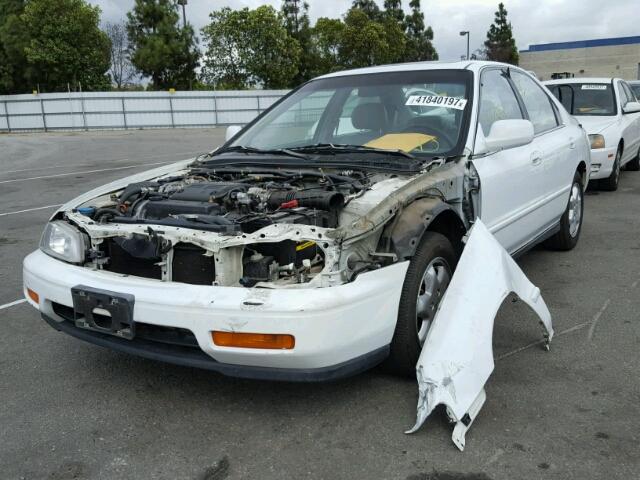 1HGCE6665SA019073 - 1995 HONDA ACCORD EX WHITE photo 2